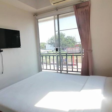 Grand Lopburi Hotell Exteriör bild