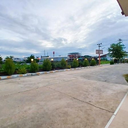 Grand Lopburi Hotell Exteriör bild