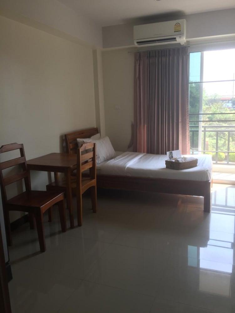 Grand Lopburi Hotell Exteriör bild