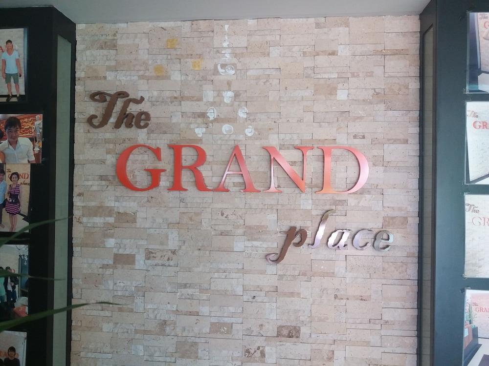 Grand Lopburi Hotell Exteriör bild