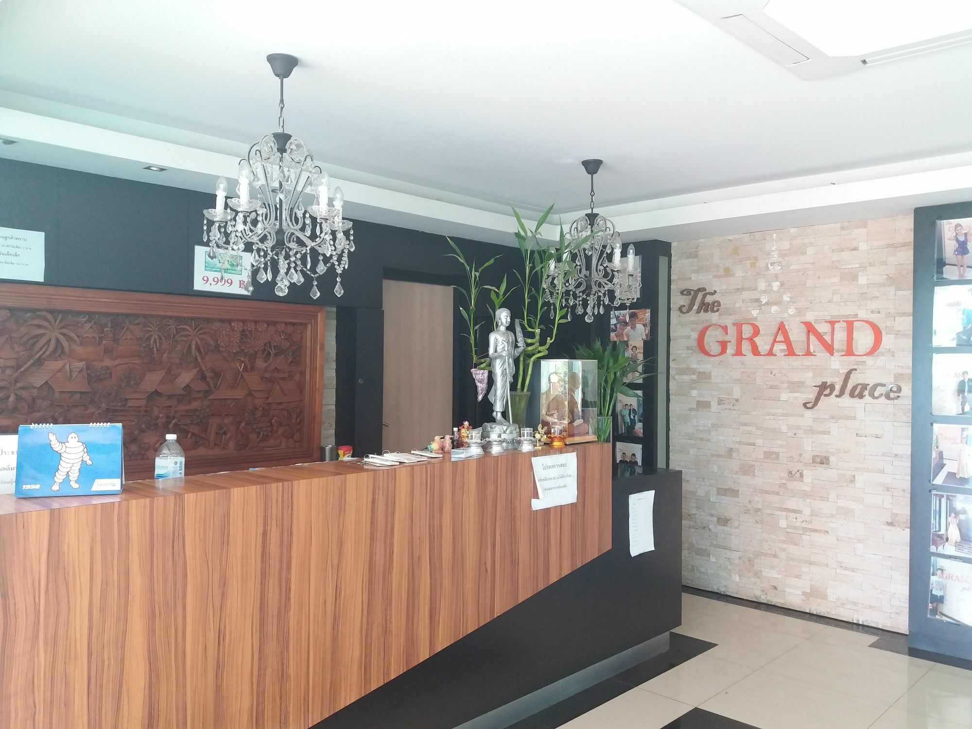 Grand Lopburi Hotell Exteriör bild